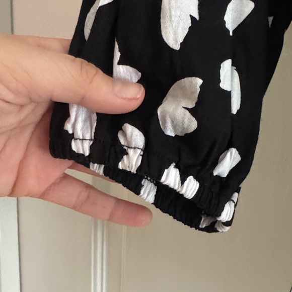 Michael Kors Women's Black and White Flower Petal Print Top - Picture 4 of 5